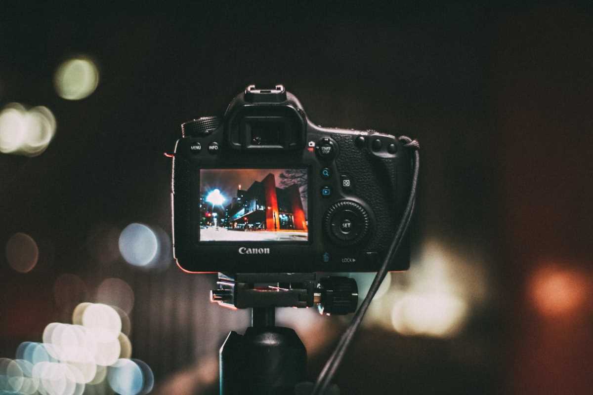 The Best Low-Light Photography Tips for Capturing Indoor Events